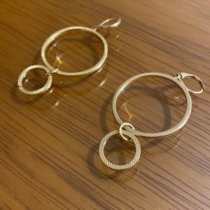 ‼️NOT AVAILABLE AT THE MOMENT‼️ Worn a few times circles earrings